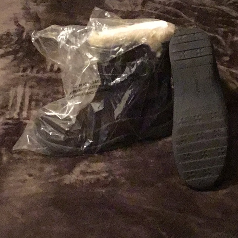 Boots - Picture 3 of 4